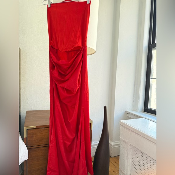 NWT ♥️ Elegant Strapless Red Evening Gown - Picture 6 of 12
